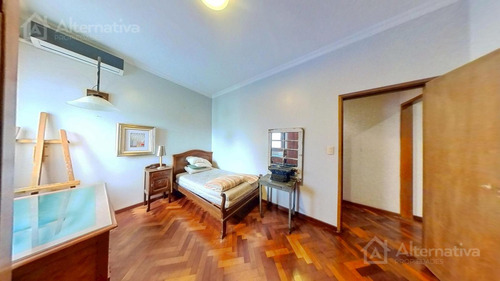 Venta De Departamento En Belgrano R De 5 Ambientes.