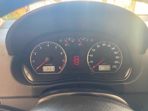 Imagem 5 de 7 de Volkswagen Polo 2013 1.6 Vht Total Flex 5p