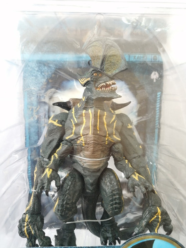 Neca Pacific Rim Figure Ultra Deluxe Kaiju Trespasser