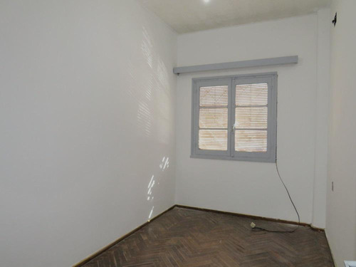 Apartamento En Venta Ciudad Vieja A Una Cuadra De La Rambla