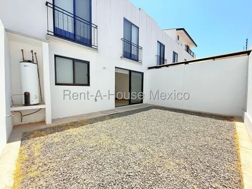 Casa En Renta De 3 Recamaras En El Salitre