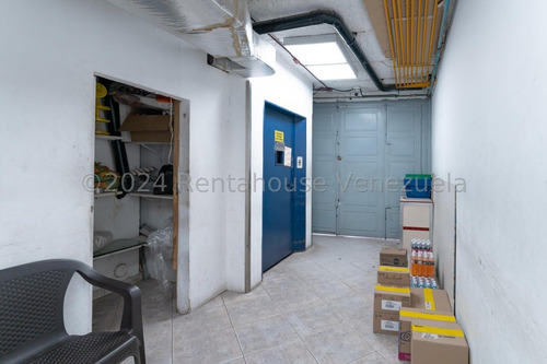 Se Vende Espectacular Local-edificio En Los Chaguaramos Mls 25-5059