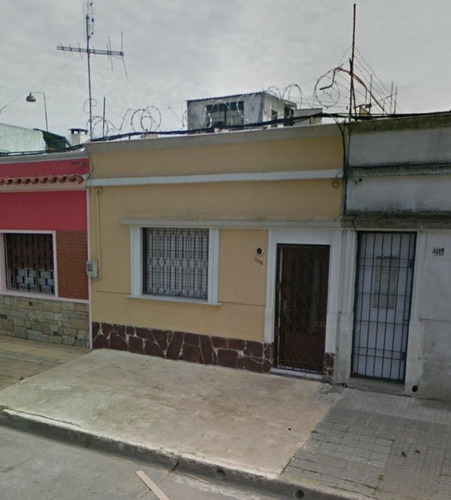 Casa 1 Dorm. En Emilio Serratosa Esq. Corrales Barrio Villa Española $14000