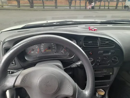 Mitsubishi Lancer 1.6 Glx 5 p