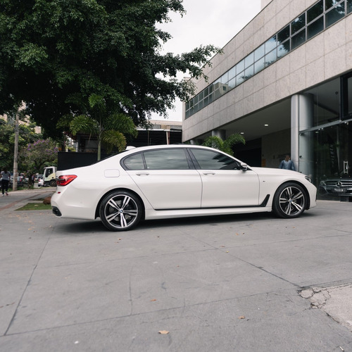 BMW 750LI 4.4 M SPORT V8 32V GASOLINA 4P AUTOMÁTICO