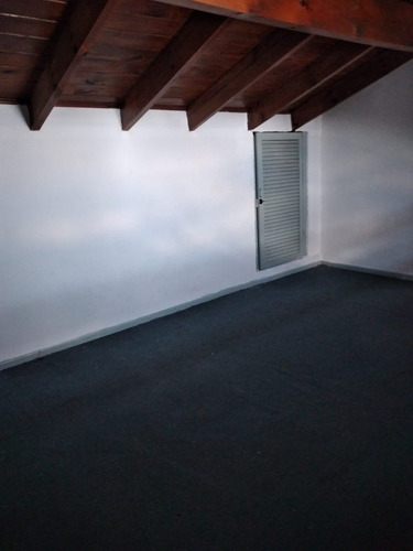 Imagen 2 de 11 de Duplex 2 Ambientes. Primer Piso, Amplio Luminoso. Venta. La Tablada