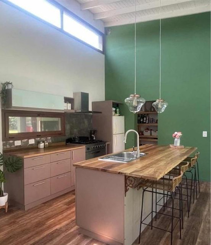 Casa En Venta - 3 Dormitorios 3 Baños - 258mts2 -terreno 10,600- Monte