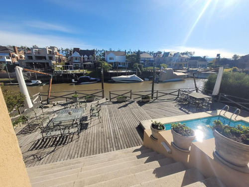 Venta Casa Marina Del Sol Con Amarra 4 Dormit. Suites Pileta Amenities