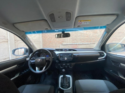 Imagen 8 de 18 de Excelente Camioneta Toyota Hilux 4x4 Sr, 65000km Del 2019