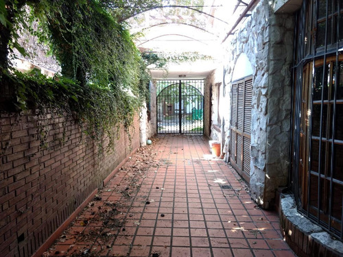 Imagen 3 de 17 de Casa De 3 Dormitorios En Venta En Alberdi Centro Con Cochera Para 3 Autos