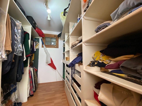 Casa En Venta De 5 Dorm. En Lo Barnechea