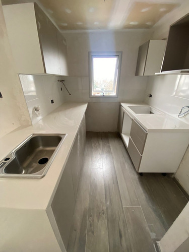 Imagen 8 de 13 de En Venta En Excelente Ubicacion Semipisos 2 Amb En Edif C/ Balcon Y Coch. Opcionales En Lanus O (019)