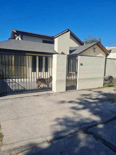 Se Vende Amplia Casa 5 D. 3b. Pedro Aguirre Cerda