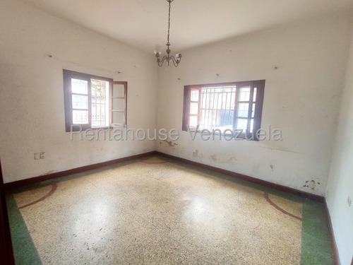 Amplia Casa De 2 Niveles ,para Remodelar A Su Gusto En Venta Ubicada En El Paraíso 25-17760