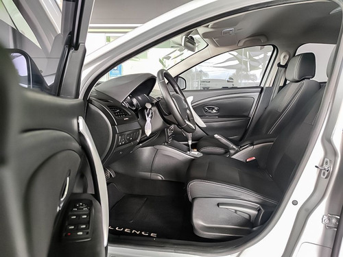 Imagem 4 de 15 de Renault Fluence 2.0 Dynamique 16v 2013
