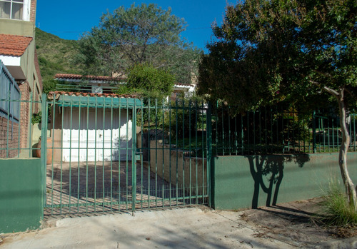 Casa En Las Sierras De Carlos Paz · Con Pileta Y Cochera · Patio · Luminoso · Vista A Carlos Paz · Venta