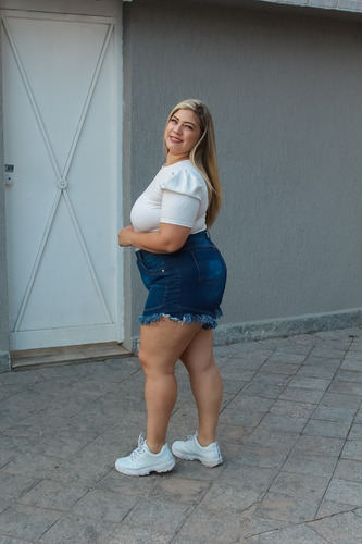 Imagem 4 de 4 de Short Jeans Plus Size Feminino Curto Desfiado Com Lycra