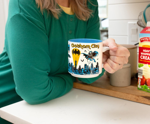 Caneca Dc Comics Batman Allover Print 380 Ml Em Cerâmica