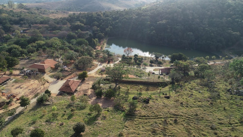 Imagem 17 de 22 de Fazenda 63 Alqueires, Rica Em Água Com 5 Lagos, 3 Casas Amplas, 3 Barracões, 1 Mangueirão, 1 Cocheira, 1 Galinheiro, 3 Casas De Funcionários, Pasto - Fa00189 - 70540162