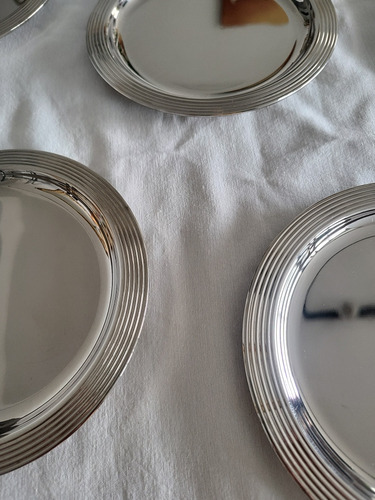 Platos De Pan O Bajo Botellas, Metal Blanco Bañados En Plata (Usado)