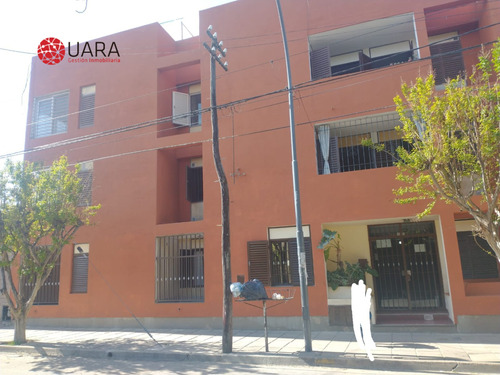 Departamento En Venta 27 De Abril Al 2400