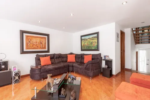 Casa En Venta En Batán. Cod V8277