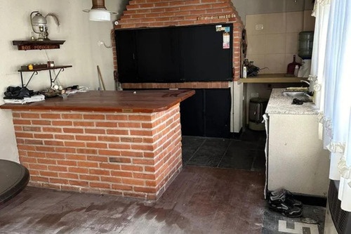 Casa En Venta - 2 Dormitorios 2 Baños - Cochera - 160mts2 - Morón