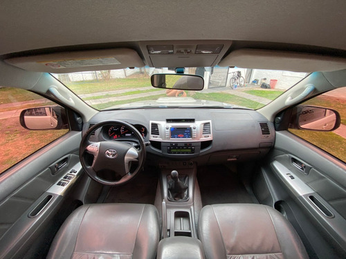 Imagen 6 de 6 de Toyota Hilux Srv 2012 Cuero