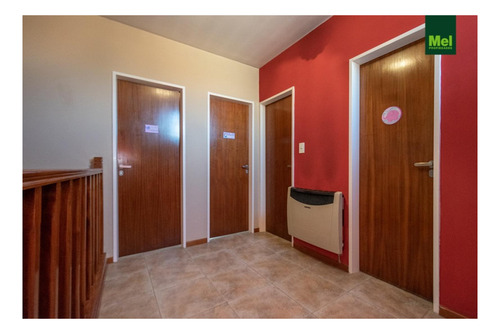 Imagen 25 de 30 de Impecable Casa Con Jardín Y Pileta