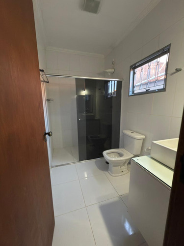 Casa Com 2 Dormitórios, Sala, Cozinha E Banheiros