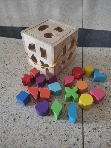 Cubo De Madera Para Encajar Figuras