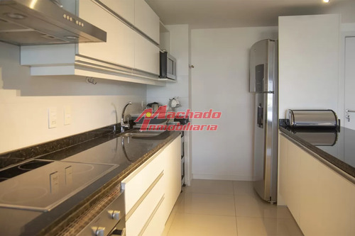 Apartamento En Venta En Torre Esmeralda De 3 Dormitorios , En Punta Del Este