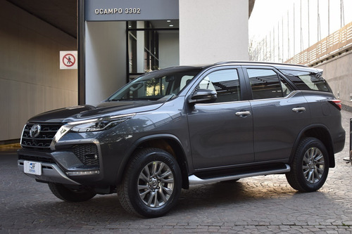 Imagen 1 de 17 de Toyota Sw4 Srx A/t 7 Asientos 2023 0km