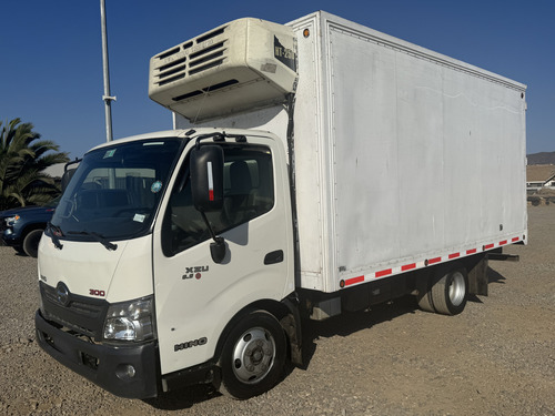 2017 Camión Hino Xzu 6.5 Con Furgón Frigorífico De Congelado