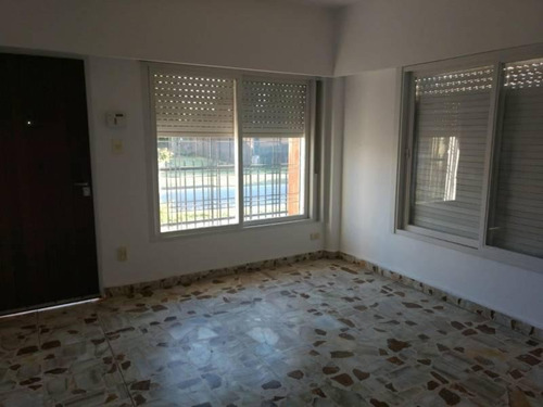 Imagen 3 de 11 de Casa Ph En Venta - Castelar Norte - 4 Ambientes
