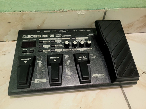 Pedaleira Boss Me-25 