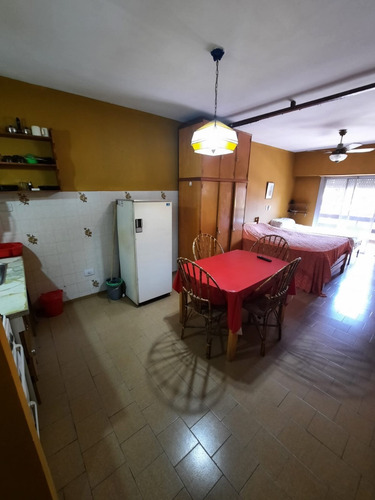 Imagen 7 de 11 de Alquiler Departamento 1 Ambiente A La Calle Con Cochera