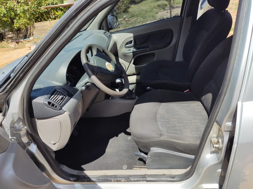 Imagem 8 de 10 de Renault