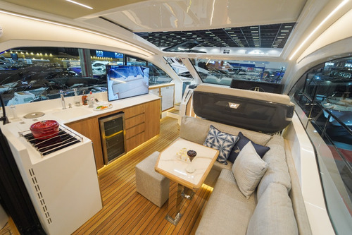 Lancha Nx 50 Invictus Design, Navegabilidade, 24 Pessoas