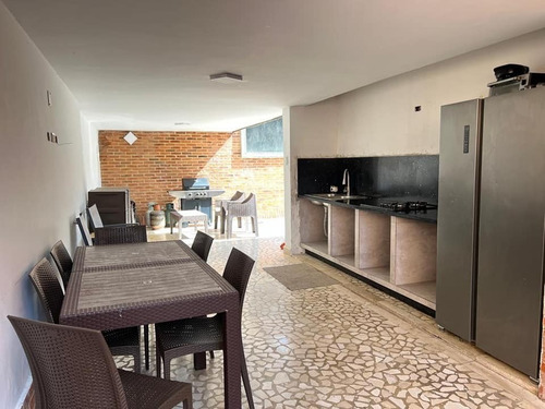 Imagen 9 de 17 de Belkliag Vende Amplia Casa De Lujo, Calle Cerrada En Trigal Valencia