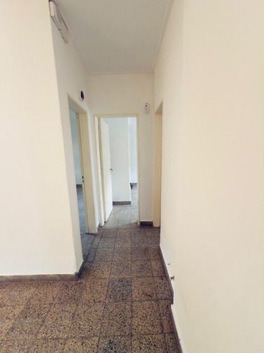 Casa Con Galpon, 2 Dormitorios, Patio, Apto Taller