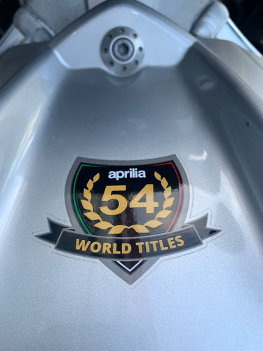 Imagen 17 de 25 de Aprilia Tuono V4 1100 Rf, No Bmw, No Ducati, No Kawasaki Gjf