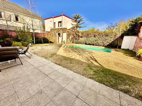 Casa En Venta De 4 Dorm. En Ñuñoa