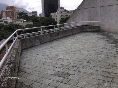 Se Vende Apto 242 M2 3h/3b/3p Altamira 4568