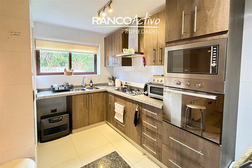 Casa En Venta En Los Arrayanes, Isla Teja Sur, 3 Niveles
