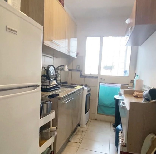 Vendo Apto Con Balcón Al Frente Para Inversión O Vivienda. Con O Sin Renta De $26.000 Contrato Vencido Tacuarembó Y Mercedes.