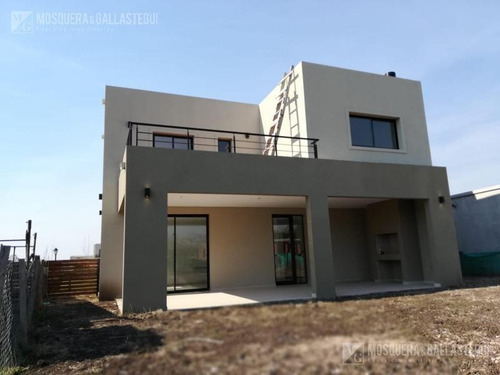 Imagen 4 de 30 de Muy Linda Casa Moderna En San Eduardo - Pilar Del Este