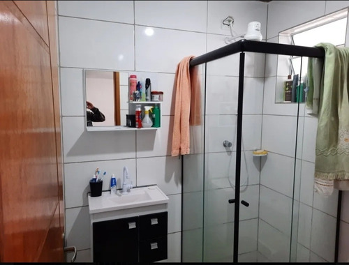 3 Casas No Terreno. Ótima Fonte De Renda Com Aluguéis