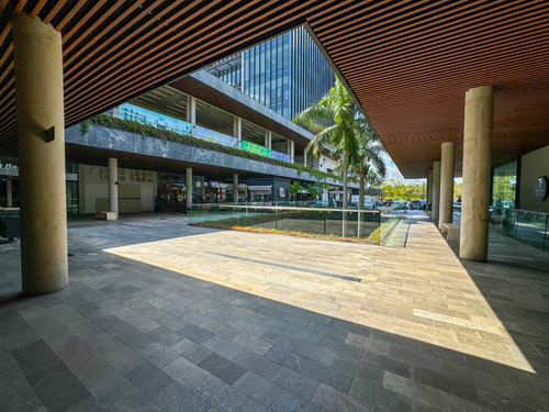 Monterreal Local Comercial En Renta Plaza Urban Center Av Cámara De Comercio
