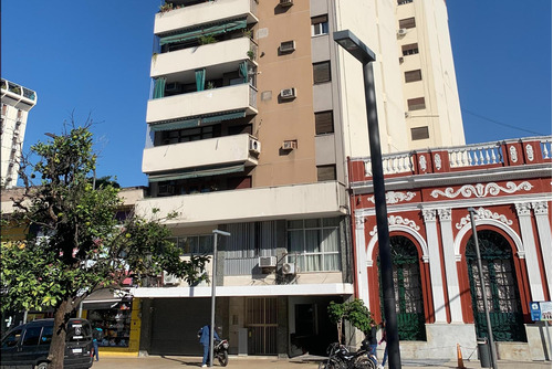 Departamento En  Venta - 3 D - Frente Plaza Independencia De Tucumán